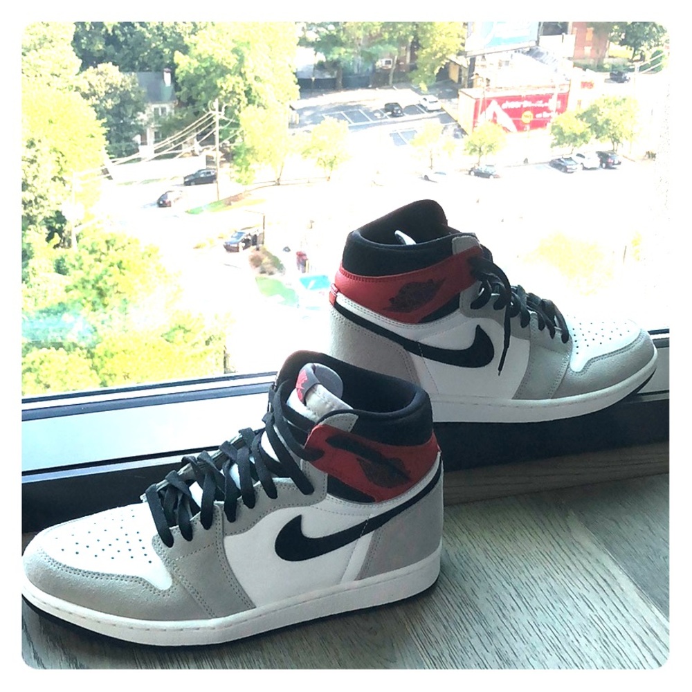 Jordan 1 Retro High Light Smoke Grey